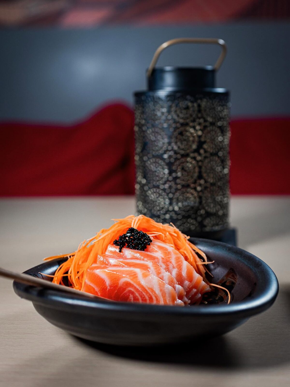Salmon sashimi with roe